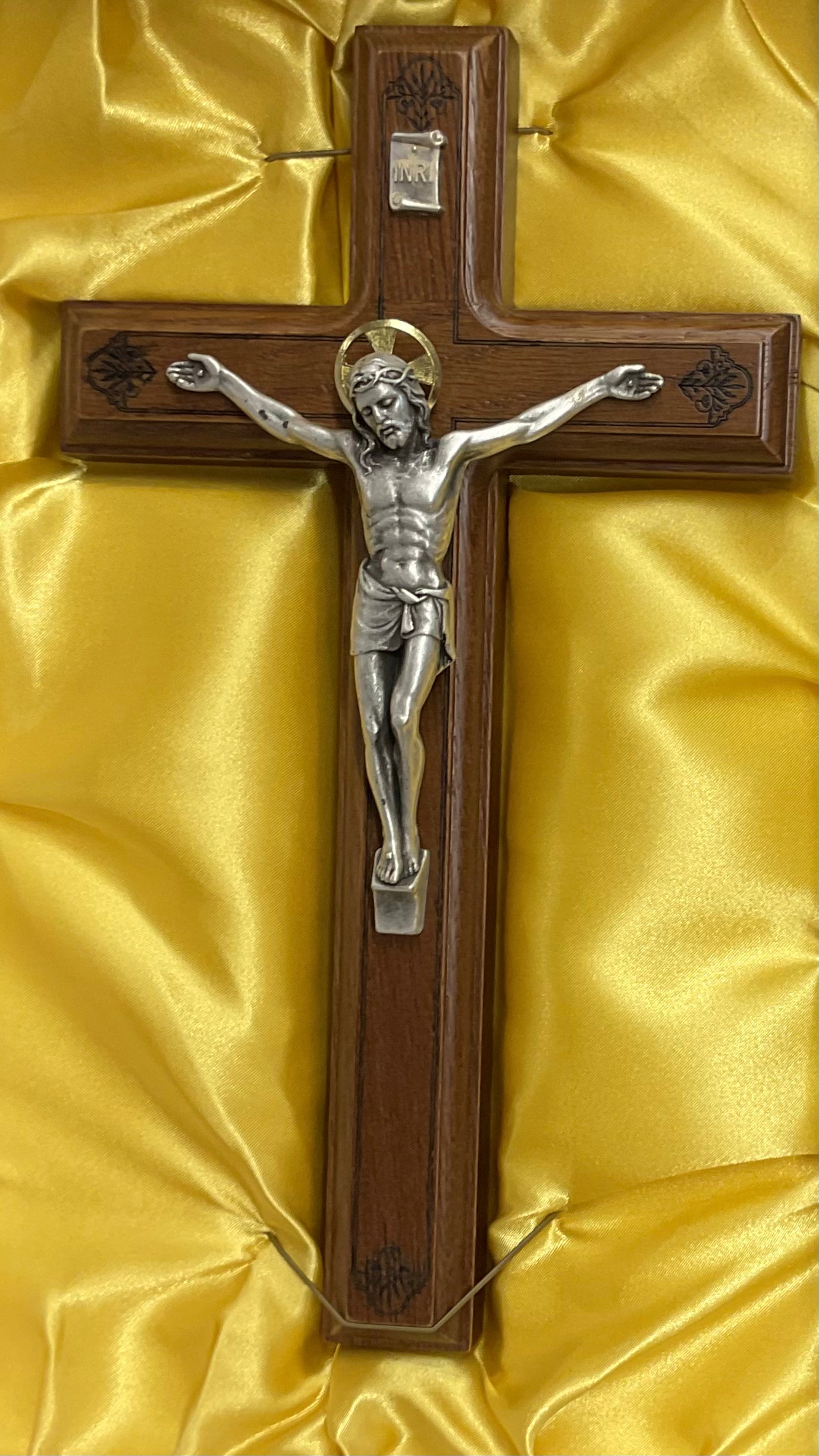 WALNUT FLOWER ENG CRUCIFIX
